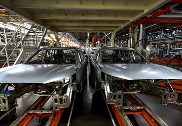 Роботы Fanuc и Yaskawa, 760 граммов воска и 600 тысяч деталей в сутки: раскрыты подробности о том, как собирают машины Tenet на бывшем российском заводе Volkswagen