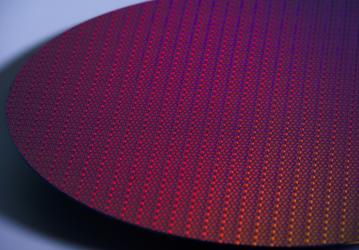 Intel снова вернётся в ноутбуки Apple, только по-новому. Сообщается, что Intel начнёт производить базовую SoC Apple M уже в 2027 году