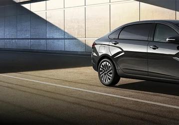 Lada Aura зависла у дилеров: в автосалонах Тольятти до сих пор стоят седаны, выпущенные ещё в ноябре 2024 года
