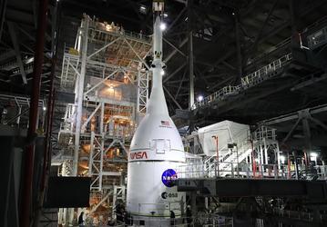 NASA собрало сверхтяжёлую ракету SLS, которая через несколько месяцев отправит американцев к Луне
