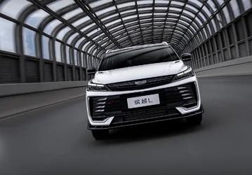 Geely Coolray, готовый к битве, всего за 87,8 тыс. юаней (1 млн рублей). Представлен Geely Coolray L Battle Edition с большим антикрылом и салоном из алькантары