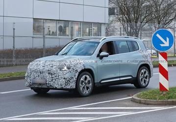 Mercedes-GLB 2026 показали на фото: новый дизайн, «звёздная» крыша и MBUX Superscreen