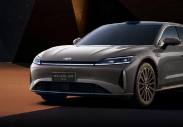 Конкурент Toyota Camry от Chery, только больше, комфортнее, в три раза мощнее, с полным приводом и запасом хода 2500 км: представлен Chery Fulwin A9L Guanghui