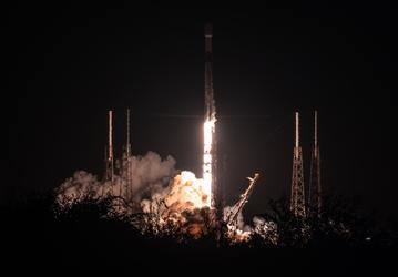 SpaceX поставила новый рекорд: две ракеты в небо за 3,5 часа
