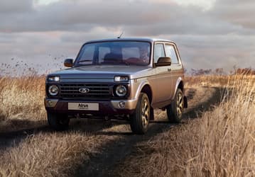 АвтоВАЗ рассказал, каким бензином надо заправлять Lada: не нужно проплачивать за 98-й, 92-й не даст экономии, а зимой нужно заливать зимний бензин