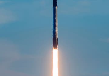 2025 год ещё не закончился, а SpaceX уже установила рекорд: компания вывела на орбиту 3095 спутников — на 1133 больше, чем за весь 2024 год