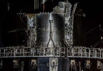 Изувеченный Super Heavy нового поколения после взрыва доставили по частям на утилизацию. Новый Booster 19 уже почти готов