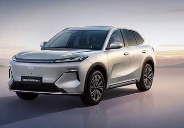 Продажи электромобилей Geely в 2025 году в России увеличились почти в 20 раз, но до популярности Zeekr 001 далеко