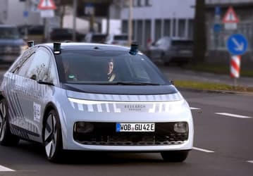 Чувствуют ли люди себя комфортно в роботакси? Volkswagen запустила в Германии проект Gen.Urban для изучения не только авто, но и пассажиров 