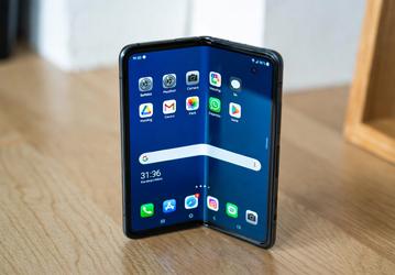 Складной iPhone подстегнет рынок, а Samsung получит более половины заказов на гибкие экраны в 2026 году. Опубликован новый прогноз Counterpoint Research