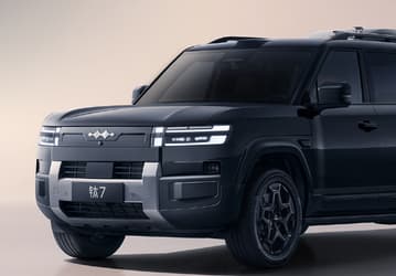 Большой премиум-гибрид от BYD, способный составить конкуренцию Li Auto, оказался популярным: в  Китае покупают по 625 единиц BYD Leopard Titanium 7 в день