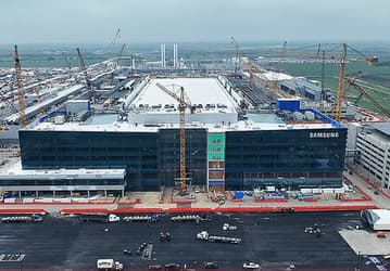США действительно активно наращивают производство чипов. TSMC собирается запустить там свой завод по выпуску 3-нанометровых чипов на год раньше запланированного срока