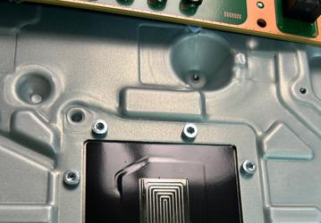 Теперь базовая PlayStation 5 немного похожа на PS5 Pro. Sony улучшила систему охлаждения младшей консоли, сделав её похожей на старшую