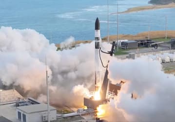 Rocket Lab завершила год рекордными 21 запуском ракеты Electron с японским спутником