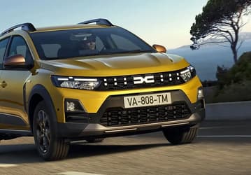 Dacia Sandero 2026 вышел в продажу в Испании: улучшенное оснащение и более мощные моторы по цене от 13,5 тыс. евро (1,25 млн рублей)