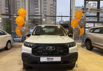 Новая Lada Niva Travel 2025 добралась до дилеров: новый мотор, светодиодная оптика и серьёзные доработки подвески
