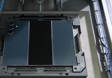 Два шарнира, лазеры и роботы. Samsung рассказала о процессе сборки Galaxy Z TriFold, объявила скидку 50% на первый ремонт экрана и пообещала обновлять устройство 7 лет