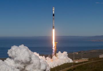 SpaceX поставила новый рекорд: одна ступень Falcon 9 вывела в космос больше 1000 спутников