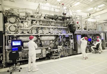 Intel уже установила у себя первую самую современную машину ASML для EUV-литографии с высокой числовой апертурой