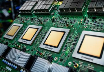 Google будет отъедать долю у Nvidia? Компания удвоила заказы на свои ИИ-чипы TPU последнего поколения