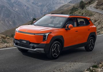 Новый кроссовер Evolute i-Joy за 1,79 млн рублей стал хитом в России: машины из первых поставок распроданы, покупатели выстраиваются в очереди