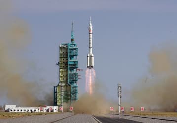 Китайский корабль «Шэньчжоу-20» вернётся на Землю в беспилотном режиме после столкновения с космическим мусором