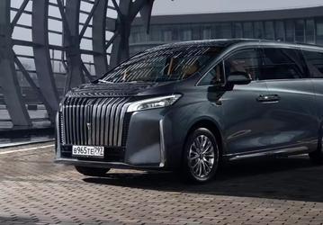 Китайский аналог Toyota Alphard подорожал в России: премиальный полноприводный минивэн Wey 80 прибавил 200 тысяч рублей