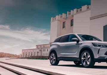 «Машины распродаем. И на этом все». Из России уходят кроссоверы BAIC X35 и X7