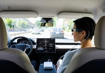 Мозг пассажира включили в контур управления беспилотным авто в Китае