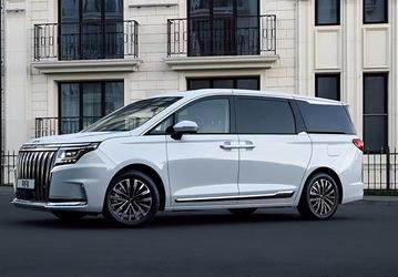 Аналог Toyota Alphard с местной сборкой и официальной гарантией. Первые JAC RF8 появились на российских дорогах ещё до старта продаж