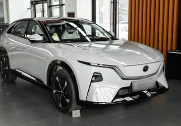 Новый кроссовер Mazda EZ-60 появился у дилеров: богатая комплектация, 258 л.с. и запас хода 1300 км — за 5,3 млн рублей