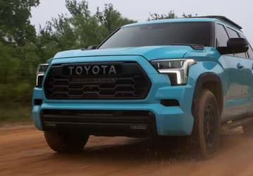 Альтернатива Land Cruiser 300 от самой Toyota подорожала в России: заказы на новые Toyota Sequoia принимаются от 11 млн рублей (на 1 млн рублей больше, чем в октябре)