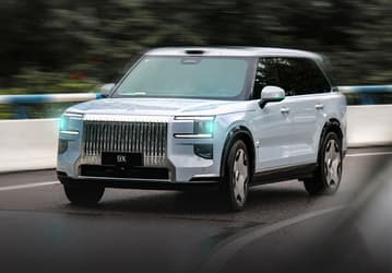 Новый Zeekr обожают спекулянты: предзаказы на первый автомобиль бренда с ДВС перепродают с наценкой до 17 тысяч долларов