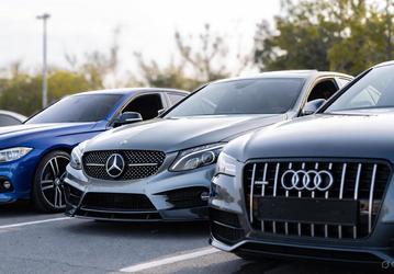«Немецкая тройка» резко ускорилась в России: продажи BMW, Mercedes-Benz и Audi взлетели на 160%