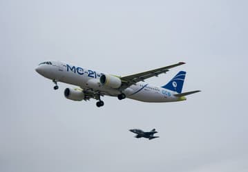 Российский аналог Boeing 737 и Airbus A320 сможет летать на расстояние до 5000 км, но не сразу. Версия МС-21 с увеличенной дальностью полета появится к 2029 году