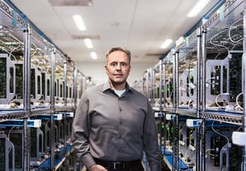 Apple может потерять ещё одного очень важного для себя специалиста. Джонни Сроуджи заявил Тиму Куку о своём возможном уходе из компании