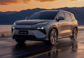 Новейший 5-метровый BYD Tang L вышел за пределами Китая. Гибридный 544-сильный внедорожник BYD Atto 8 оценили в Узбекистане в 529,8 млн сумов (3,52 млн рублей)