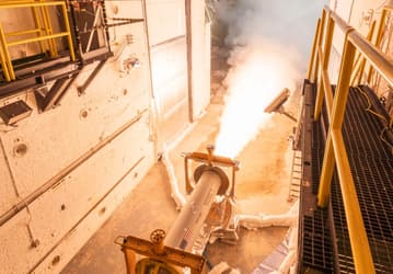 Northrop Grumman испытывает новый твердотопливный ракетный двигатель, созданный в рекордные сроки