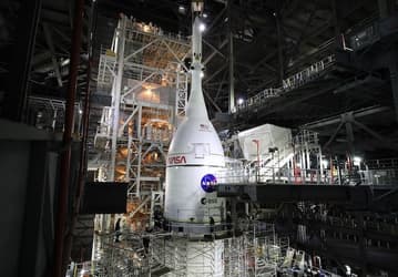 Подготовка миссии Artemis 2 к Луне приостановлена из-за дефекта люка корабля Orion. NASA подчёркивает, что задержка коснётся только тренировок, а не даты старта