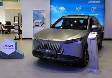 У дилеров Москвы и Подмосковья уже появились новые официальные автомобили со сдвижным экраном Omoda C7