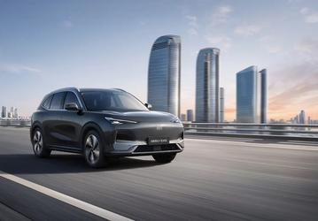 Первый Geely для России с ресурсом 1 млн км и гарантией до 8 лет или 150 000 км поступил в продажу. Кроссовер Geely EX5 изначально можно купить со скидками