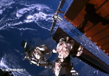 Семь часов в открытом космосе: тайконавты укрепили защиту космической станции «Тяньгун» от космического мусора