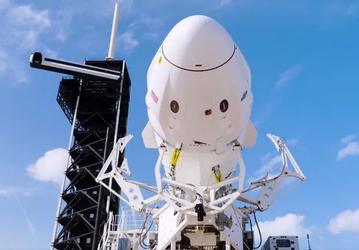 SpaceX выкатила ракету для первого в истории пилотируемого полёта над полюсами Земли Fram2