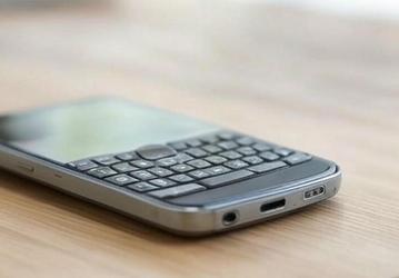 Новый BlackBerry может получить QWERTY-клавиатуру, Android 15, 12/512 ГБ и AMOLED-дисплей
