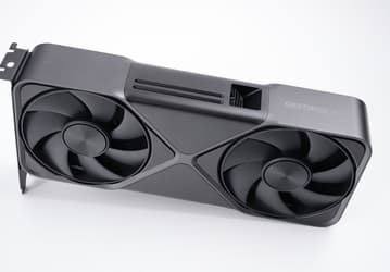 GeForce RTX 5070 — это фактически та же RTX 4070 Super, хотя Nvidia обещала RTX 4090. Опубликованы обзоры новинки 