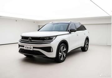 Большой полноприводный кроссовер Volkswagen Tavendor 2025 в России подешевел уже на 1,3 млн рублей с начала года