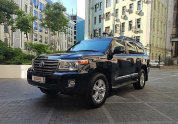 Машину обслуживали дважды в год, но не ездили на ней. В России продают особый Toyota Land Cruiser