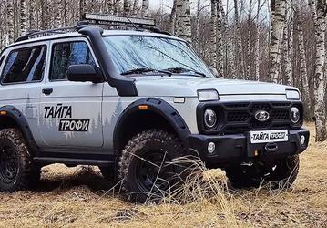 На такой «Ниве» хоть в лес, хоть по болоту. Серьезно доработанную Lada Niva Legend — «Niva Тайга Трофи» — оценили в 1,65 млн рублей