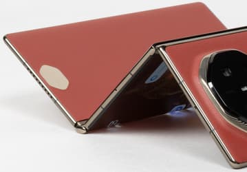 Huawei представила тройной складной смартфон Mate XT глобально на MWC 2025
