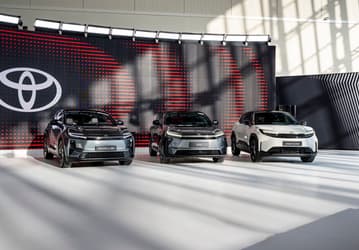 Европейские версии Toyota bZ4X и Lexus RZ получили батареи повышенной ёмкости и до 402 л. с.